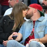 Cinco declarações que explicam por que Taylor Swift e Travis Kelce viraram o romance pop da década